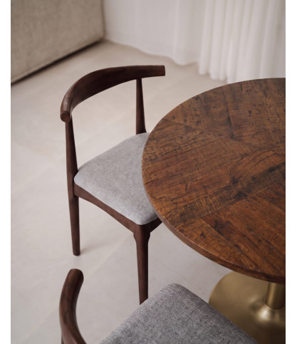 Hana - Silla de comedor de madera de fresno lacada con asiento de tela.