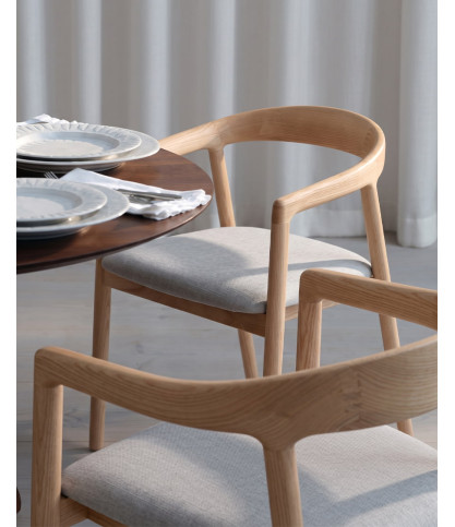 Yogi - Chaise en bois de frêne finition chêne avec assise rembourrée