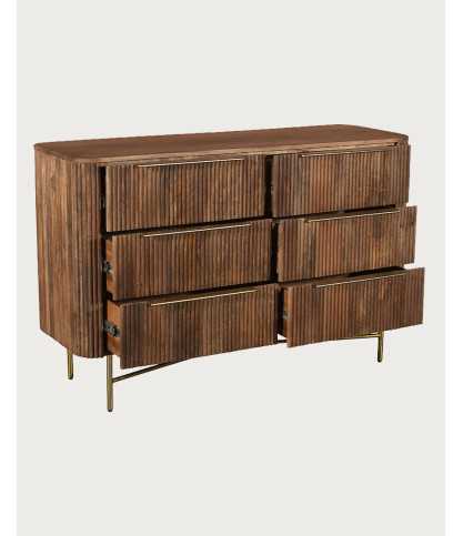 Tana Bois - Cómoda de 6 cajones en madera de mango con acabado en nogal y detalles metálicos en tono dorado.