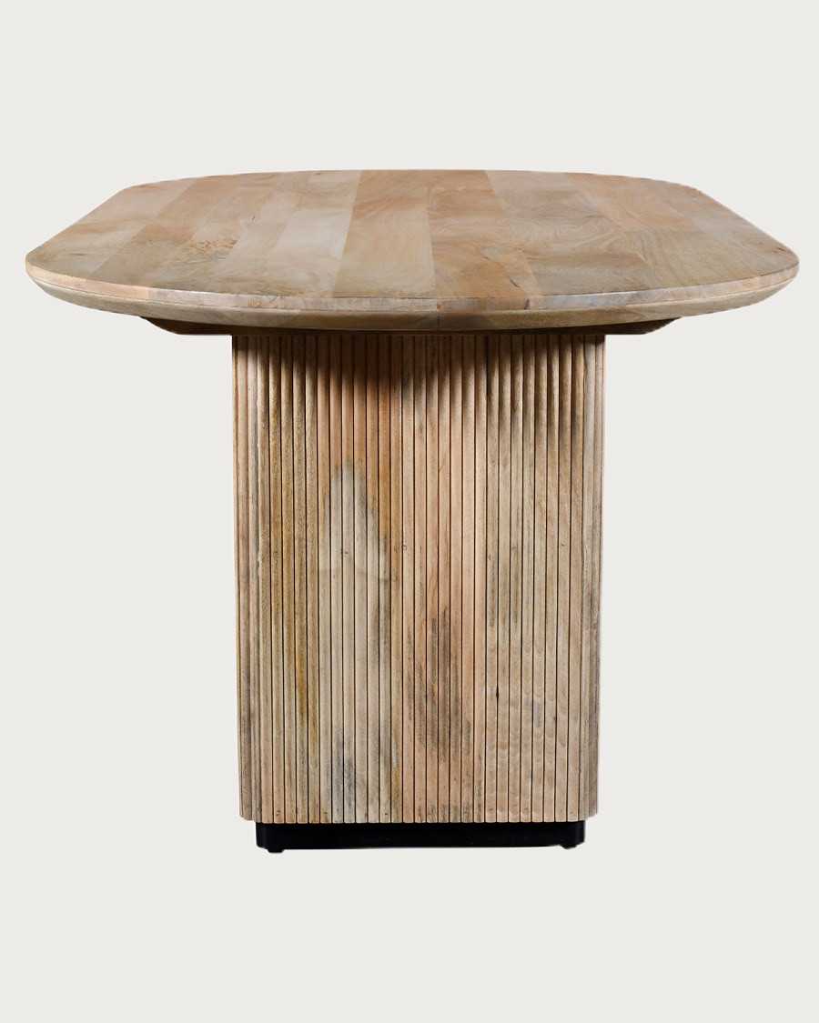 Mina - Mesa de comedor ovalada en madera de mango natural y metal negro.