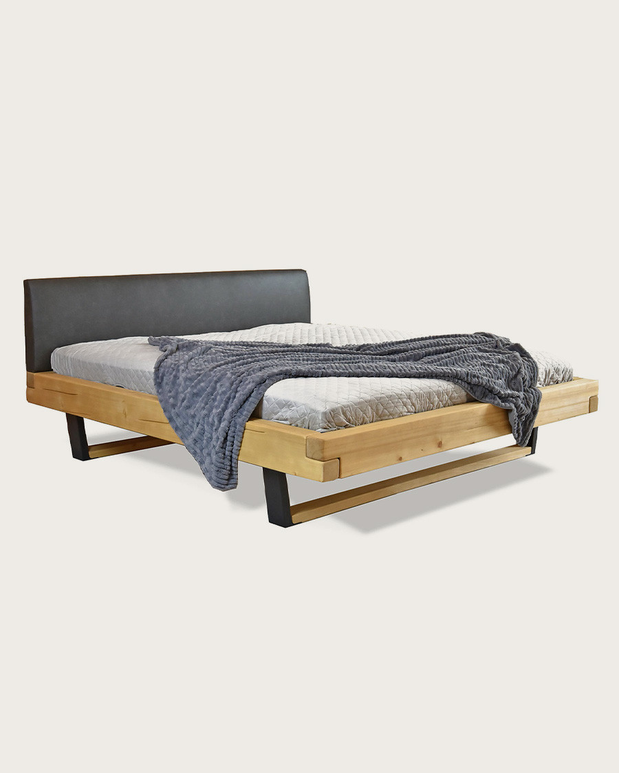 Bakara - Cama con vigas de madera maciza de abeto y metal negro