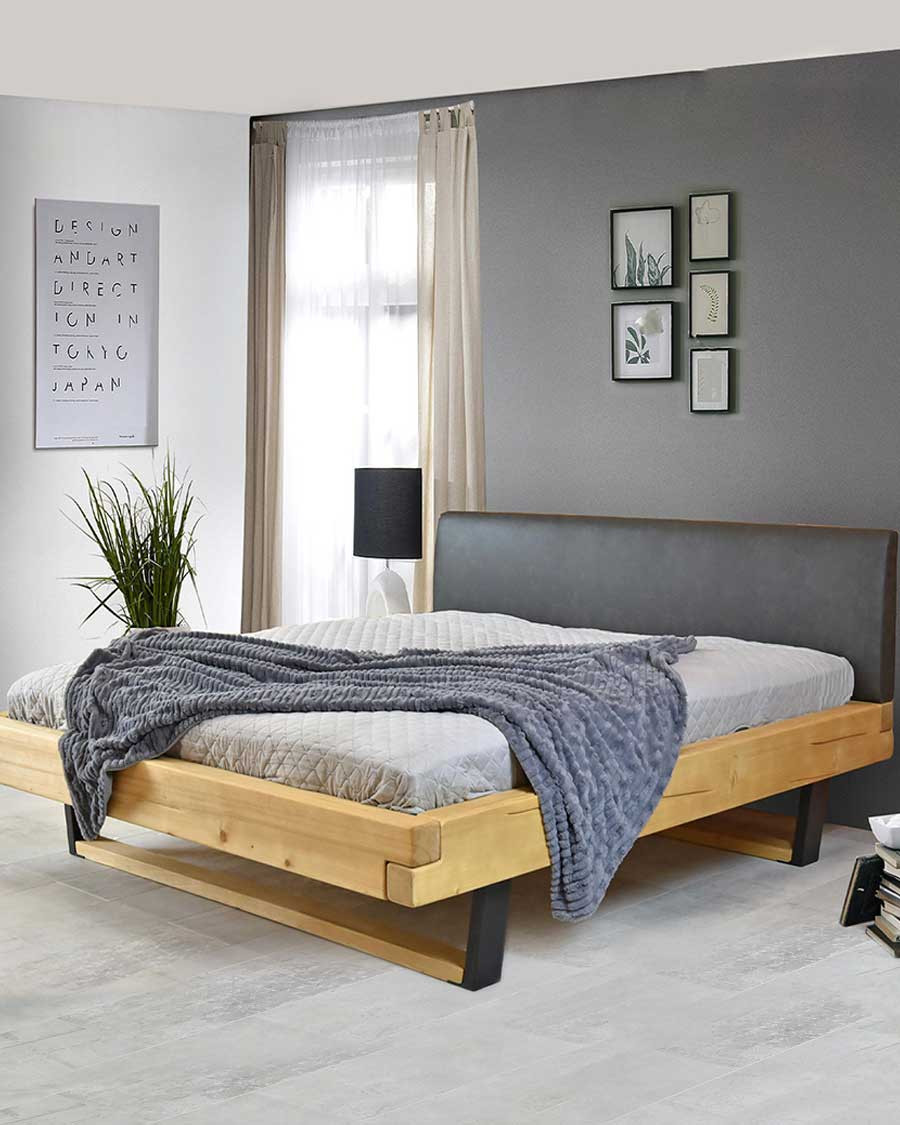 Bakara - Letto con trave in legno massello di abete e metallo nero, 160 cm