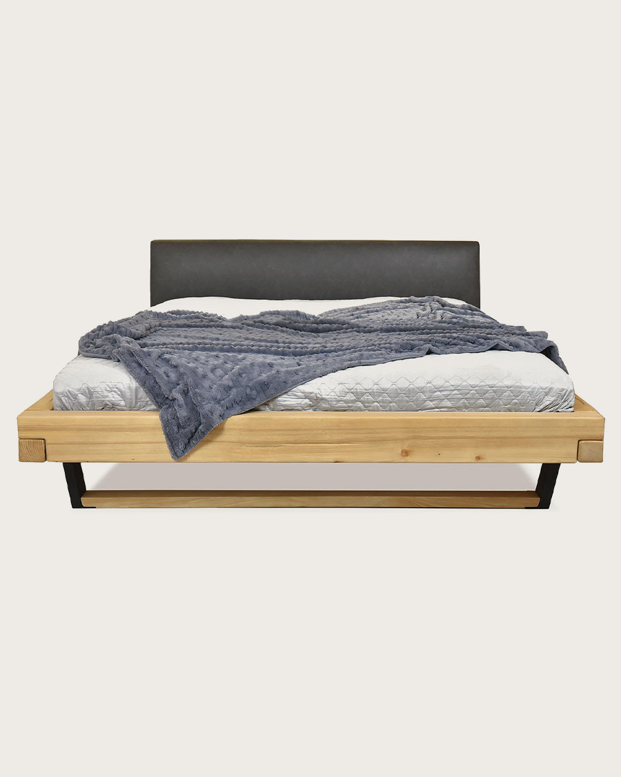 Bakara - Letto con trave in legno massello di abete e metallo nero, 160 cm