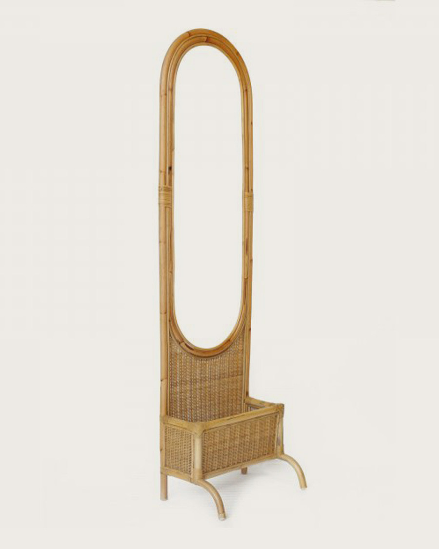 Prima - Vertical mirror in woven rattan with basket