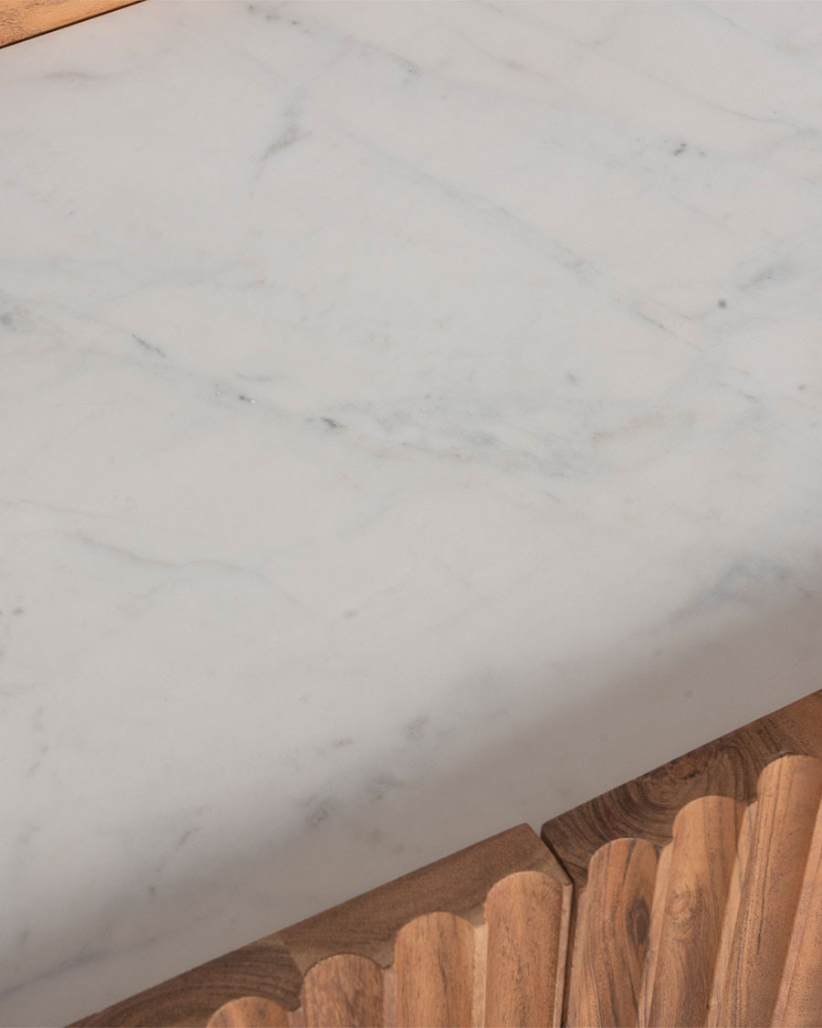 Endah - Aparador de madera maciza de mango y mármol blanco 175 cm