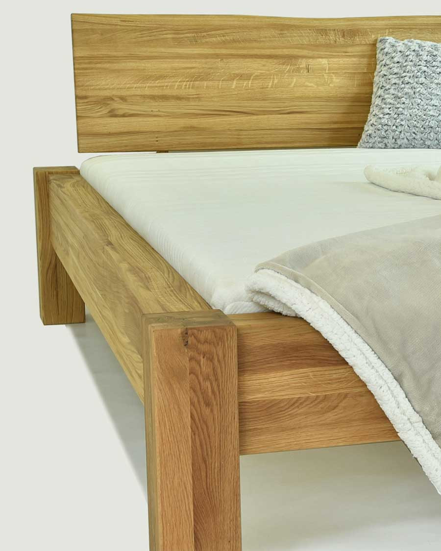 Carpenter - Bett aus massivem Eichenholz