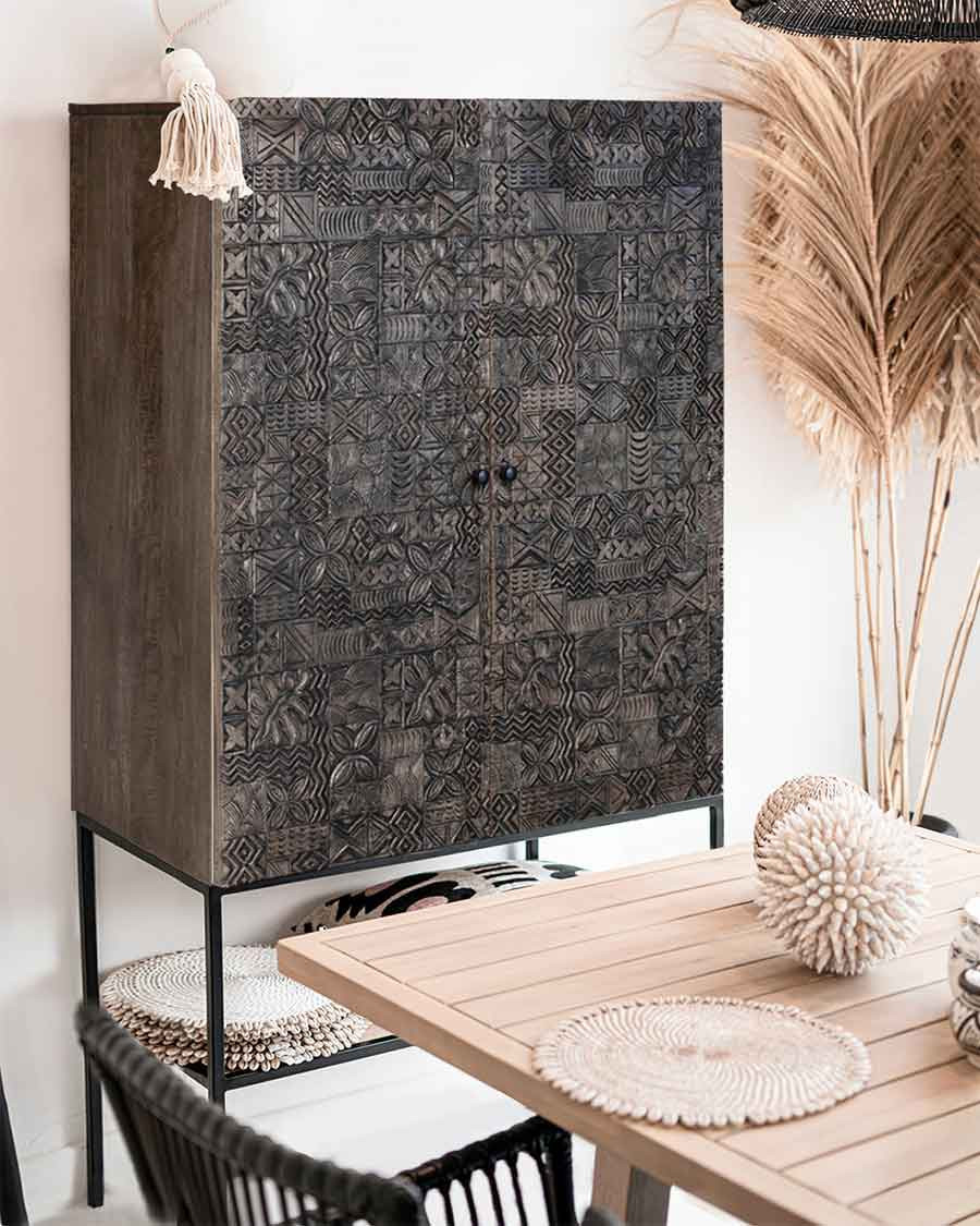 Hawaii - Black cabinet in...