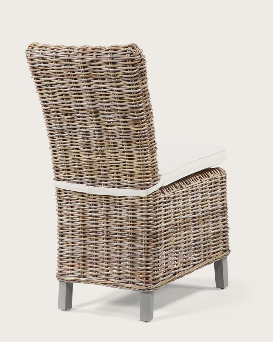 Neya - Rattan-Gartenstuhl mit weißem Kissen