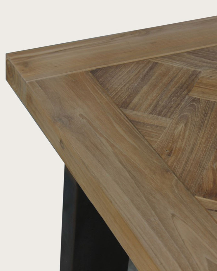 Kendari - Massief teakhouten eettafel met chevronpatroon, L170 cm, biedt plaats aan 8 personen.