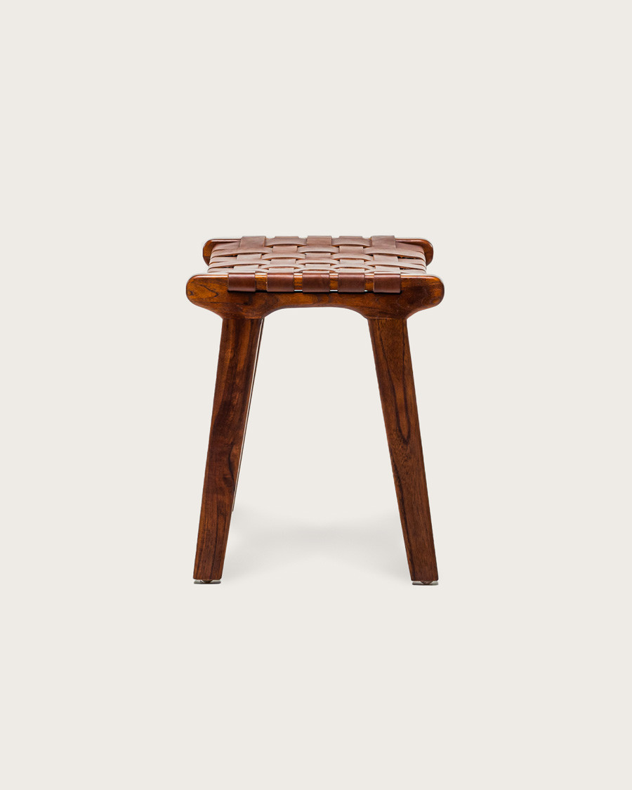 Taka – Kleiner Hocker aus massivem Teakholz und geflochtenem braunem Leder