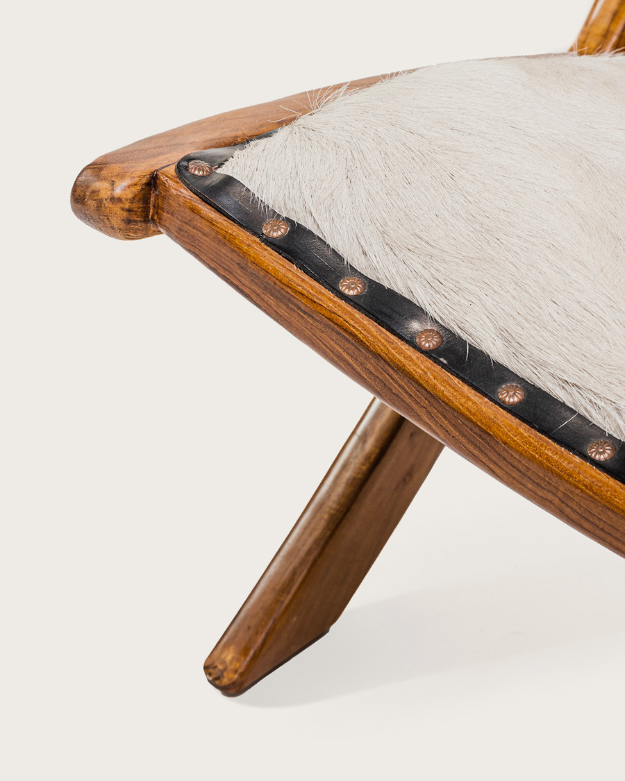 Leela - Sillón de teca maciza y piel de cabra