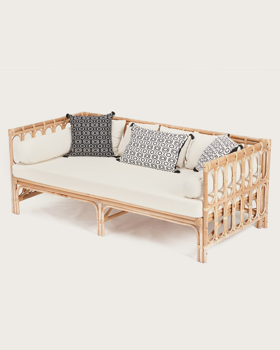 Cassandra - 4-seater rattan sofa with white cushions