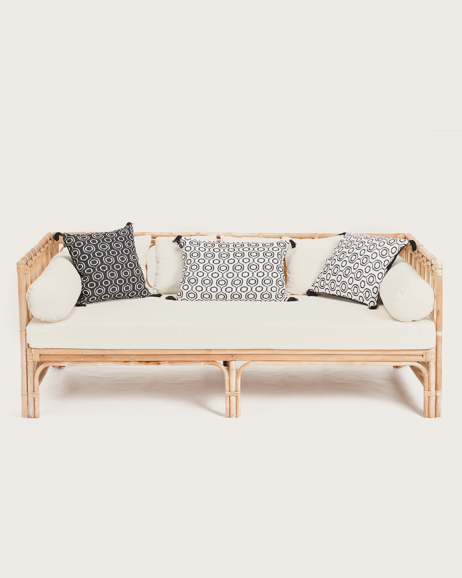 Cassandra - 4-seater rattan sofa with white cushions