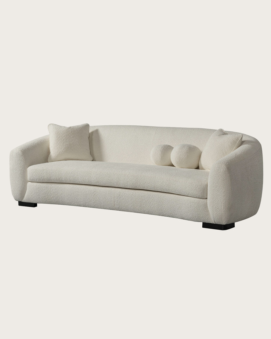 Curve - Sofá redondeado de 3 plazas en tejido bouclé color crema.