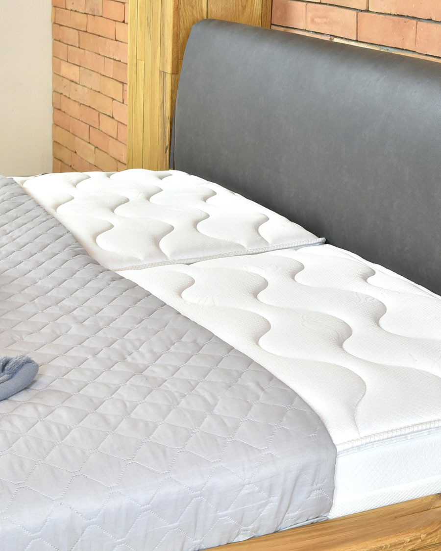 Bakara - Cama con vigas de madera maciza de abeto y metal negro