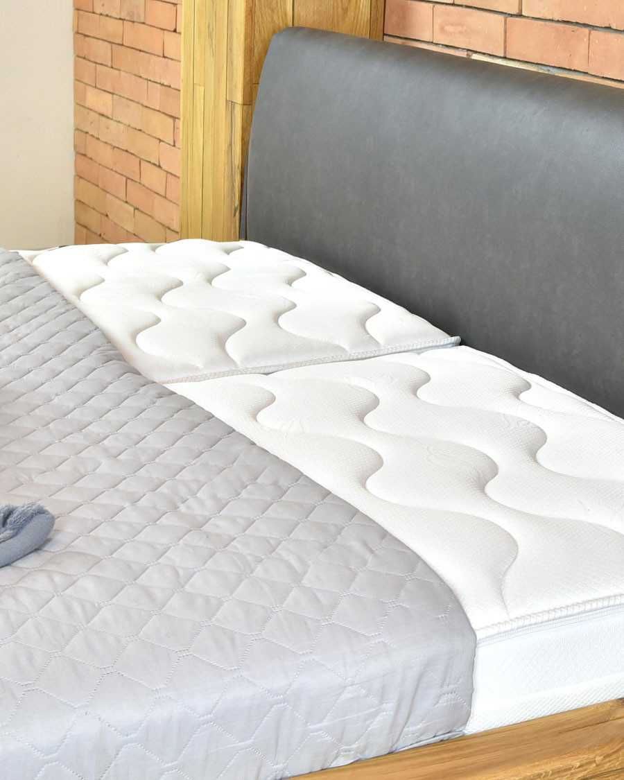 Bakara - Lit poutre en bois massif d'épicéa et métal noir 160 cm