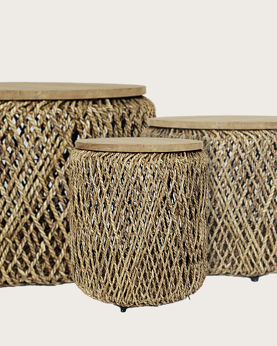 Yuda - Set di tre tavolini in legno massello di teak e intreccio a banana con contenitore