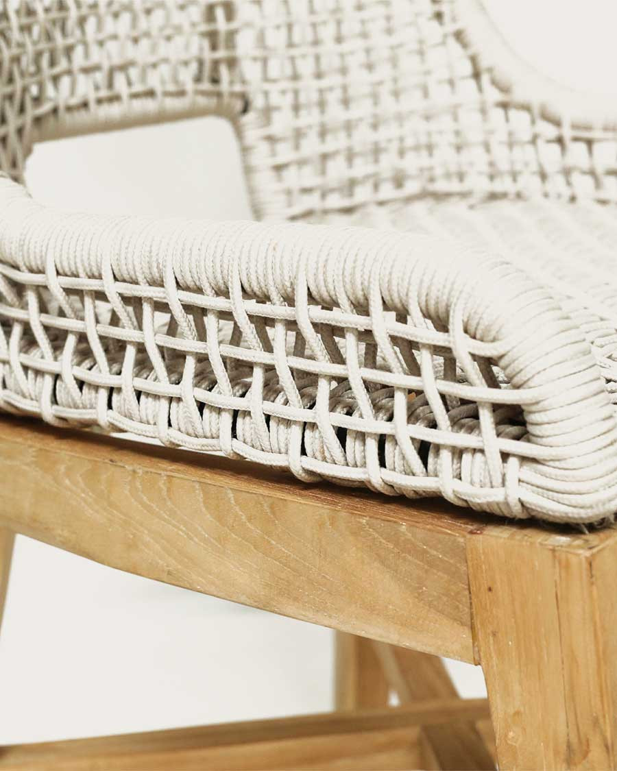 Kos - High-backed chair in solid teak and beige natural rope