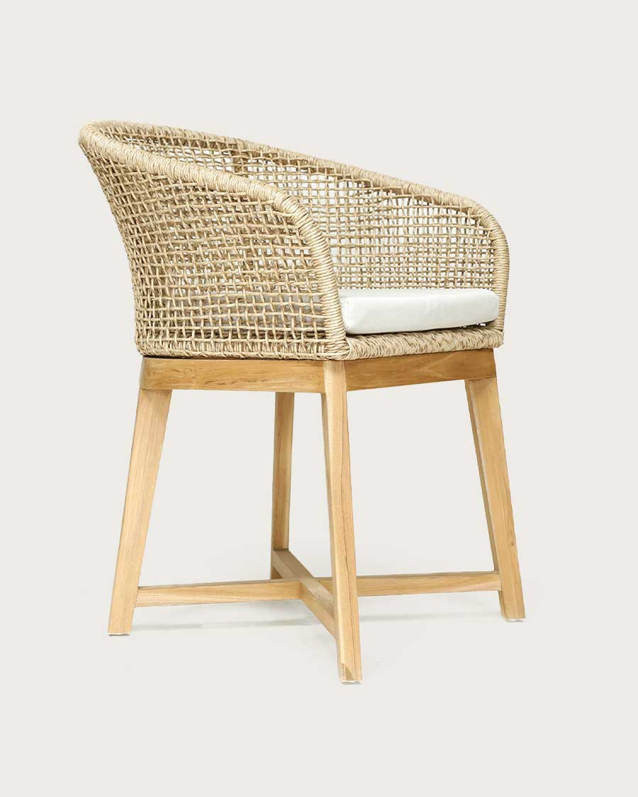 Kea - Rounded back chair in solid teak and natural beige rope