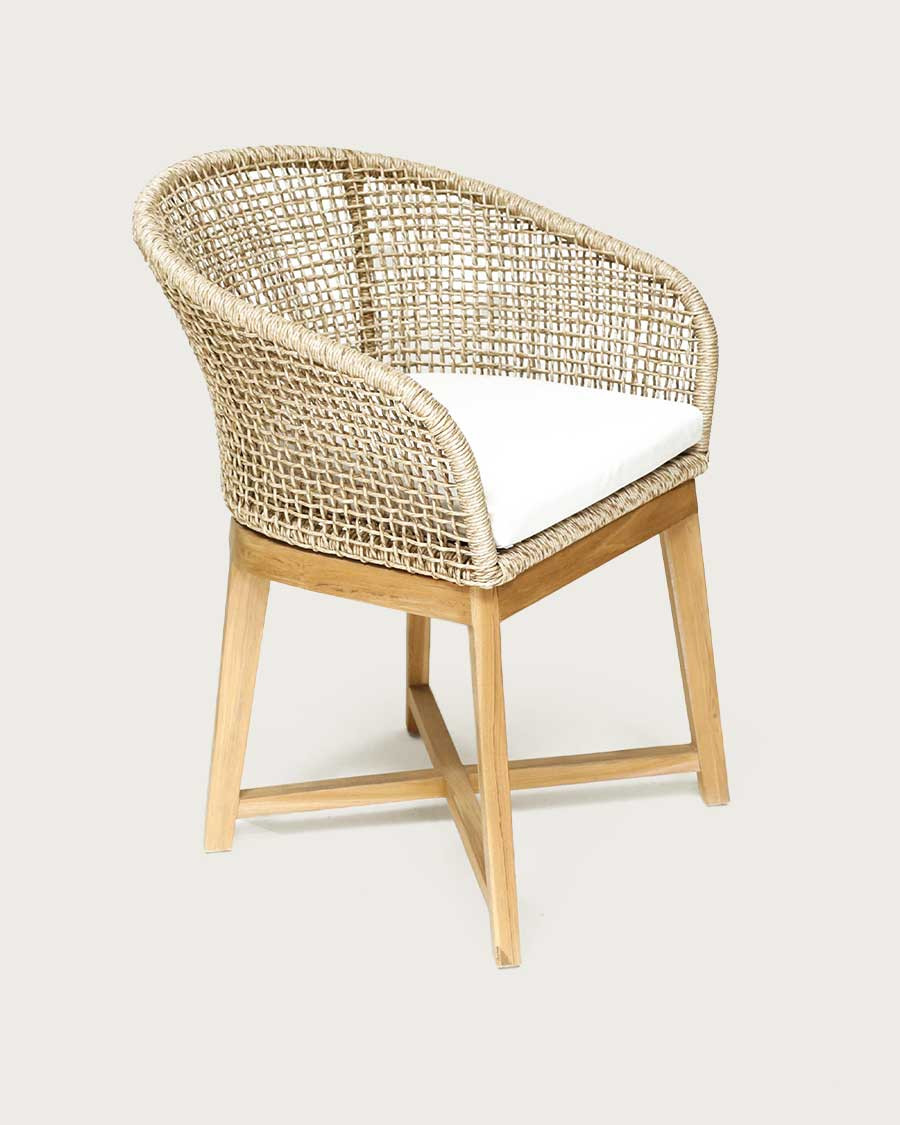 Kea - Chair with rounded back in solid teak and beige natural rope