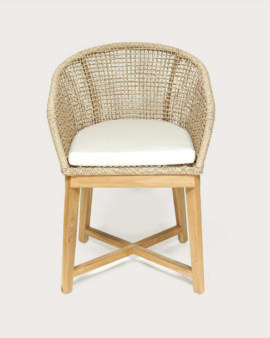 Kea - Sedia con schienale arrotondato in teak massello e corda naturale beige