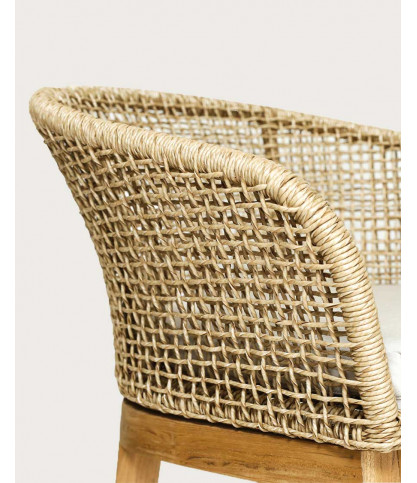 Kea - Rounded back chair in solid teak and natural beige rope