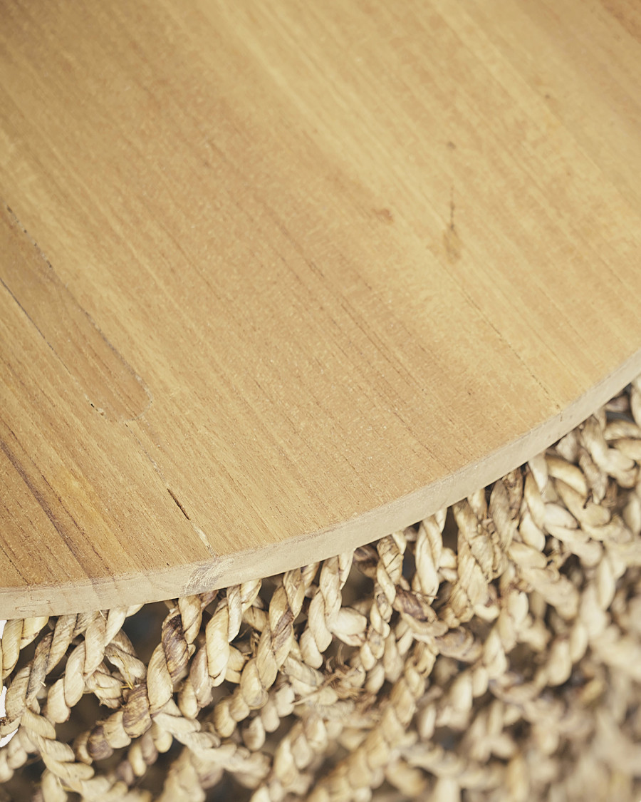 Yuda - Juego de tres mesas de madera maciza de teca y tejido banana con espacio de almacenamiento.