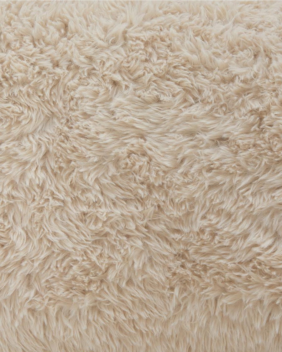 Lina - Fauteuil en bois massif et véritable peau de mouton