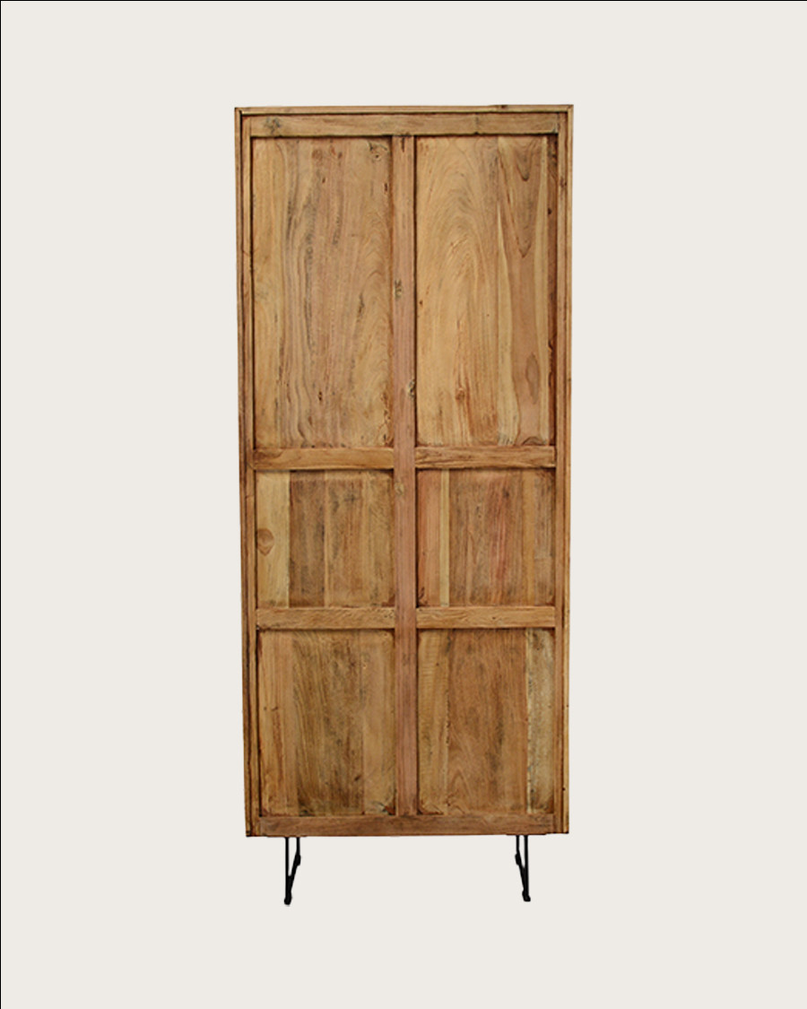 Lara - Armario fabricado con madera maciza de teca reciclada.