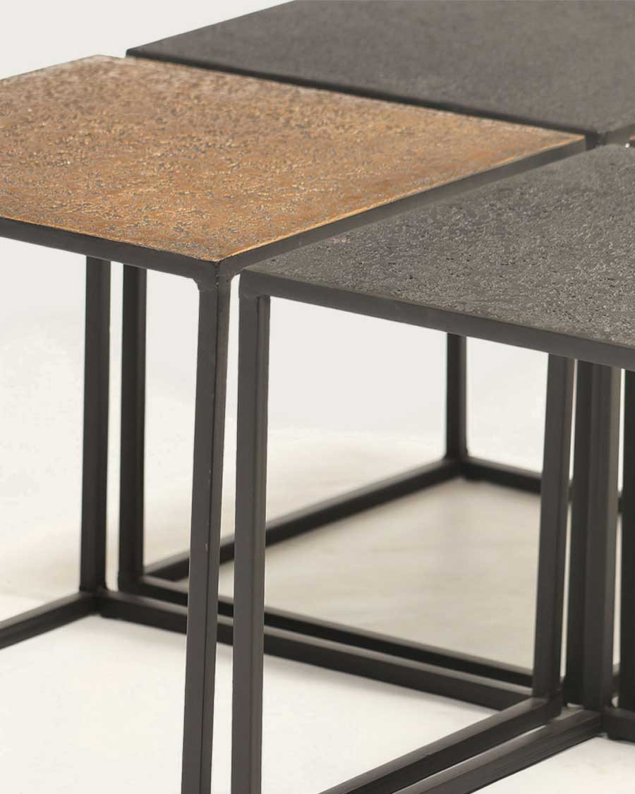Domino - Tavolino quadrato in metallo bicolore nero e oro