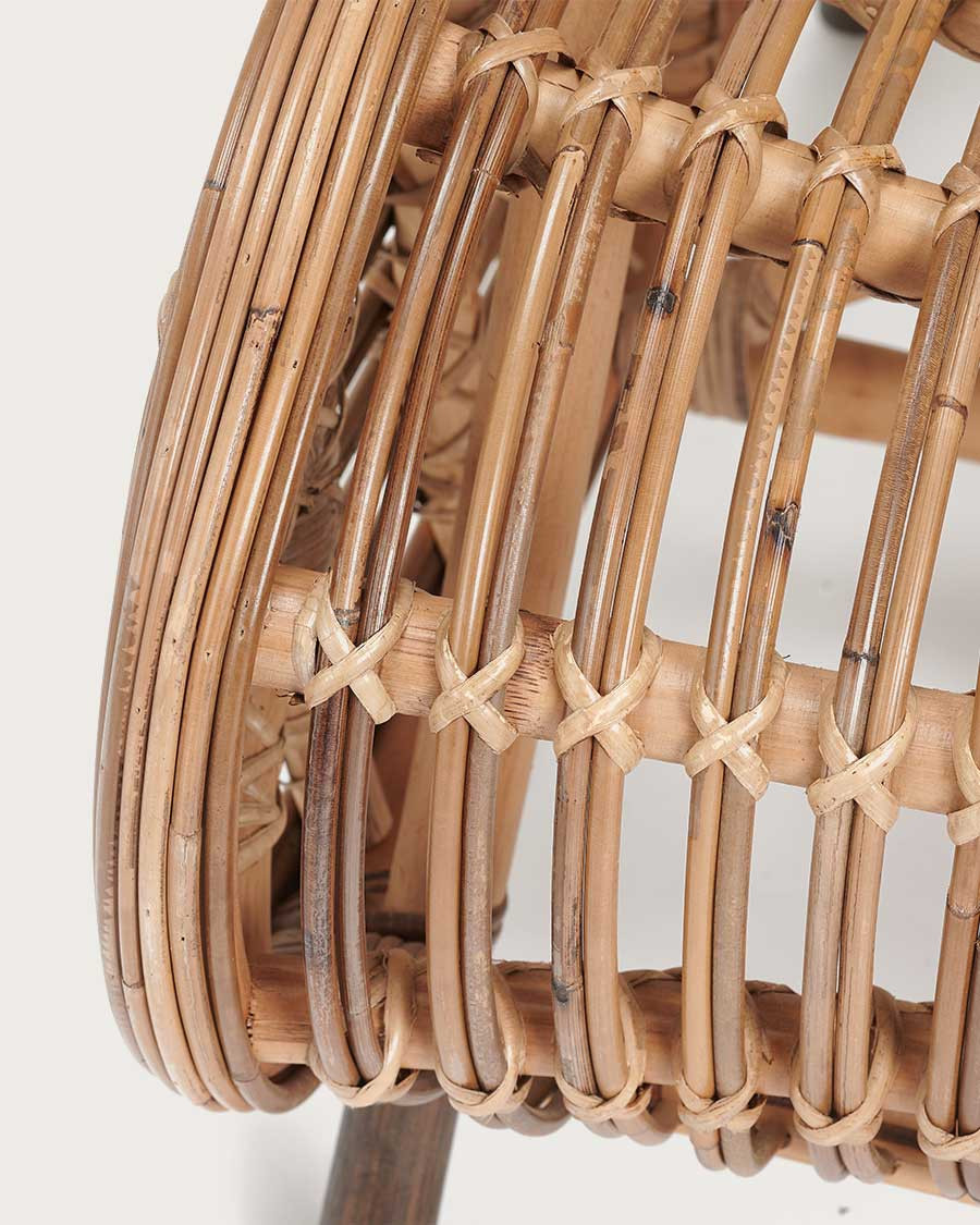 Mandiri - Poltrona bassa e rotonda in rattan intrecciato