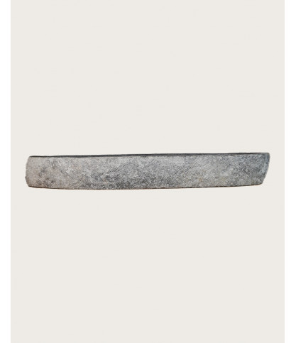 Anta – Flaches, ovales Becken aus schwarzem Flussstein