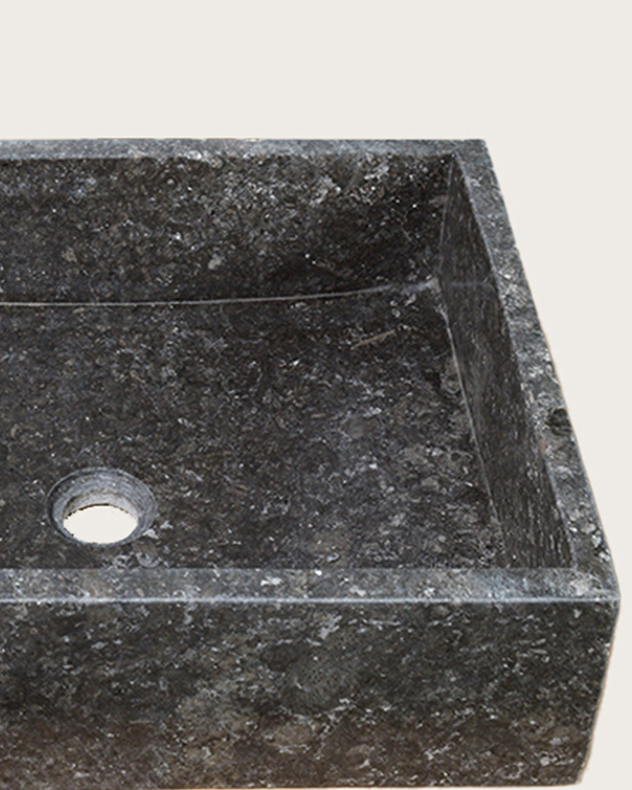 Malka - Lavabo rettangolare da appoggio in pregiato marmo terrazzo nero.