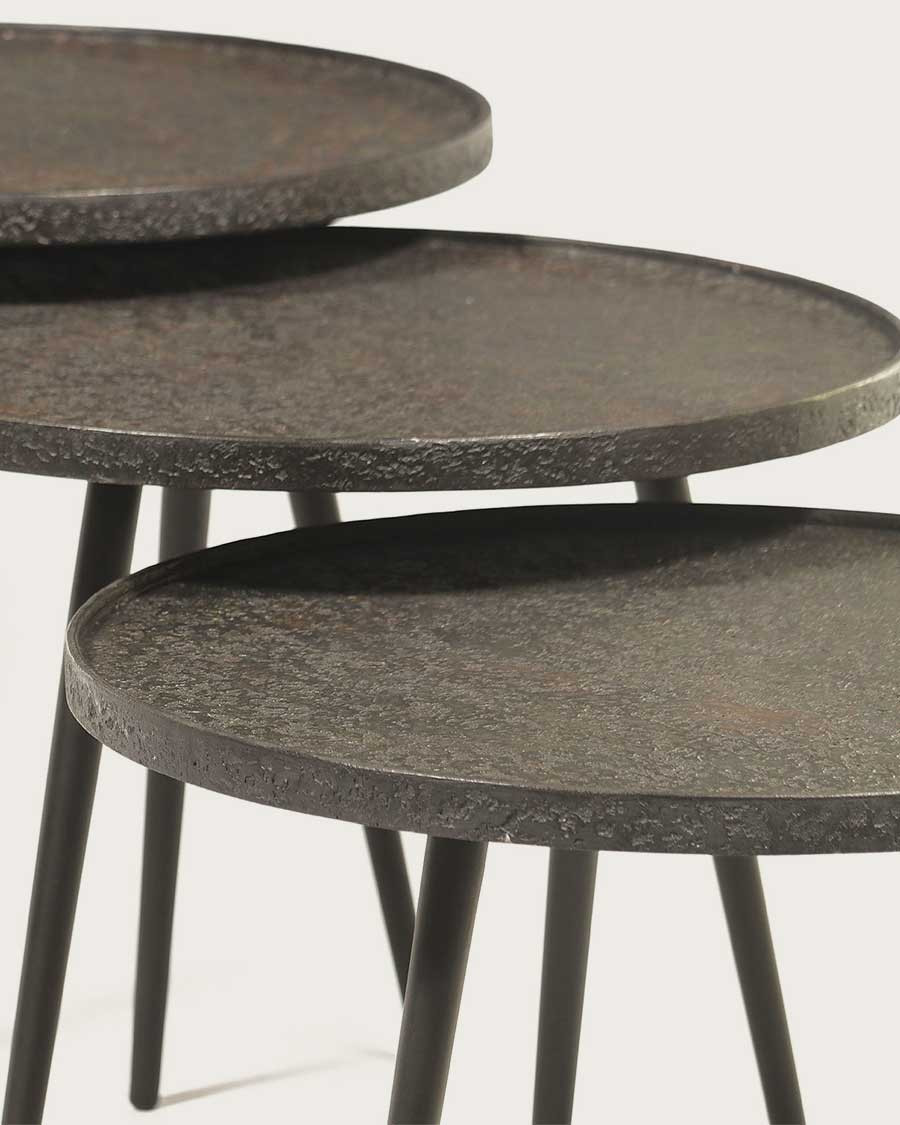 Soccoro – Runder, stapelbarer Couchtisch aus schwarzem Metall
