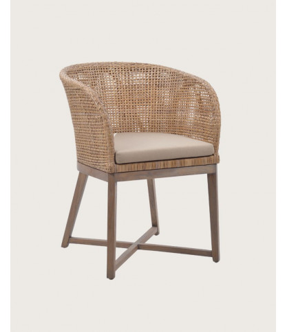 Maluku - fauteuil van teakhout en riet.