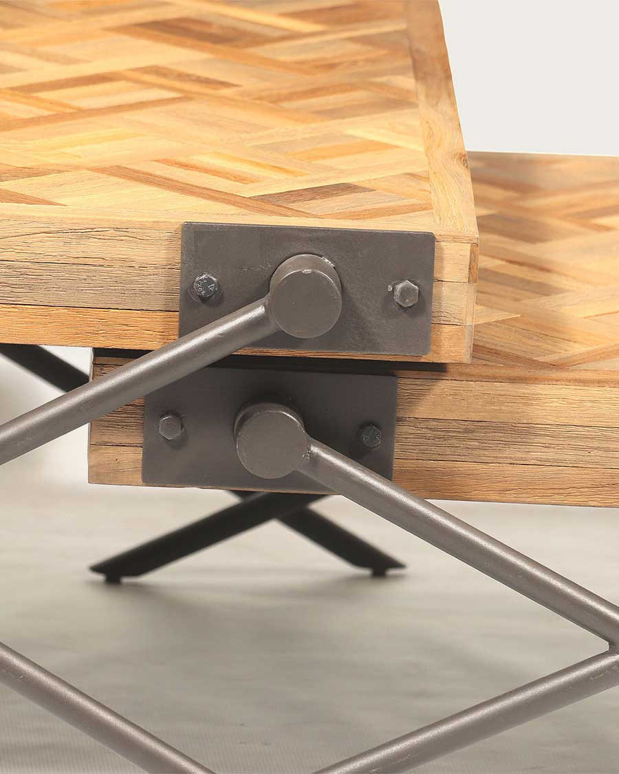 Loft - Tavolino da caffè quadrato impilabile in teak con motivo a spina di pesce.