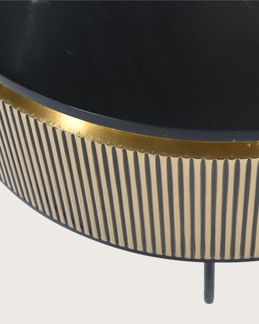 Glory - Table basse finition laiton vieilli avec plateau en marbre noir