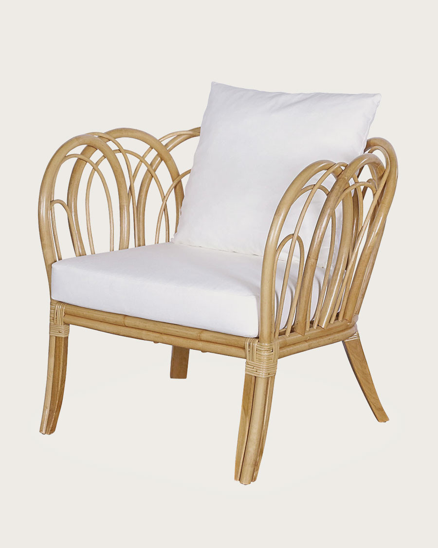 Aurora – Gartensessel aus Rattan mit weißem Kissen