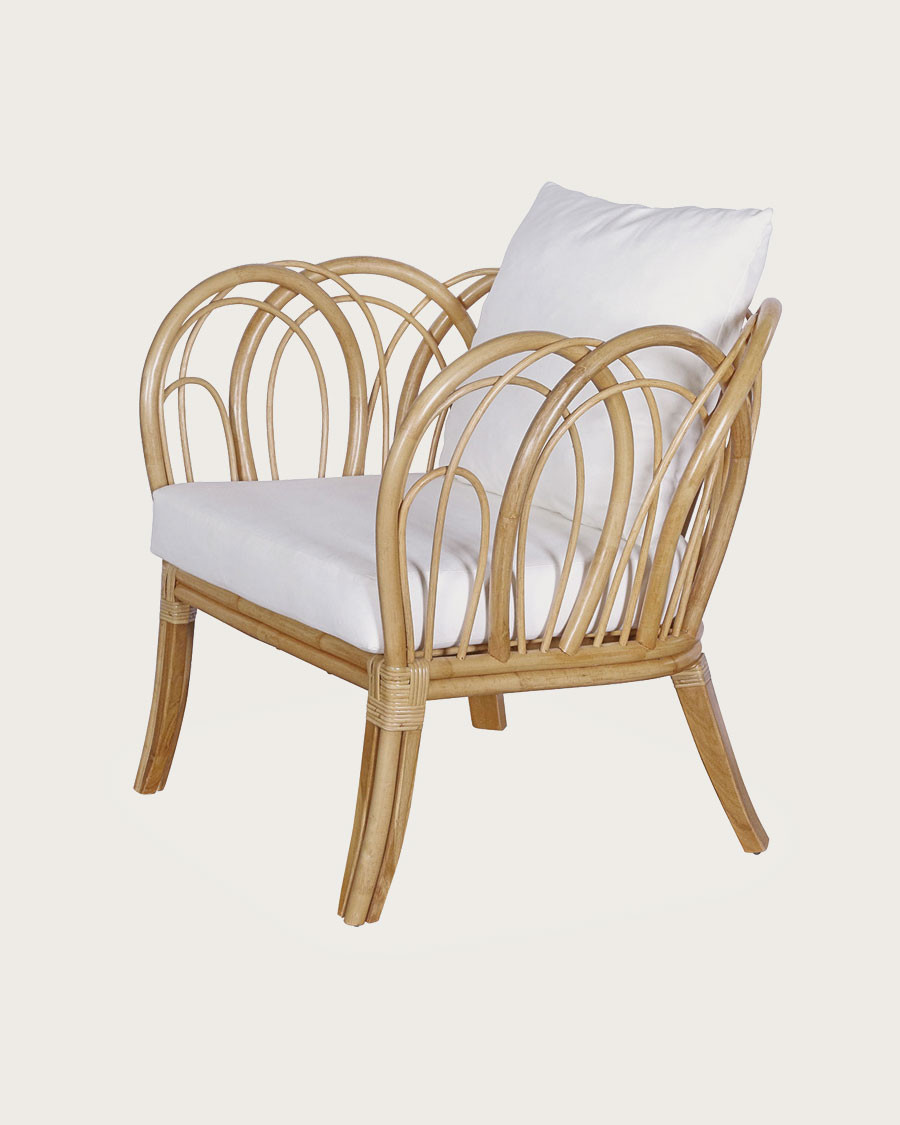 Aurora – Gartensessel aus Rattan mit weißem Kissen