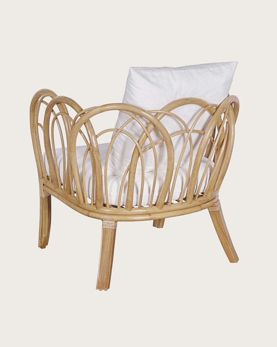 Aurora – Gartensessel aus Rattan mit weißem Kissen