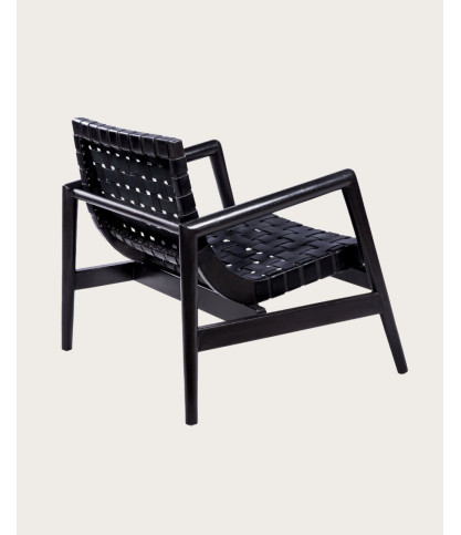 Sillón de madera maciza de teca y cuero trenzado.