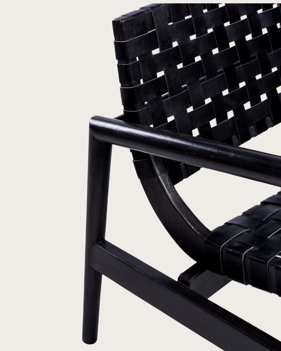 Halo - Fauteuil en bois massif de teck et cuir noir tressé