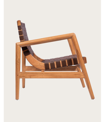 Fauteuil van massief teakhout en gevlochten leer.