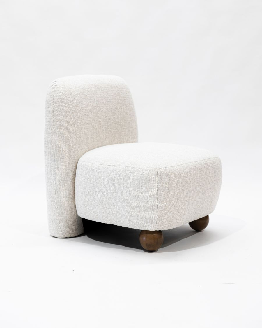 Oslo – Designersessel in beigefarbenem Stoff