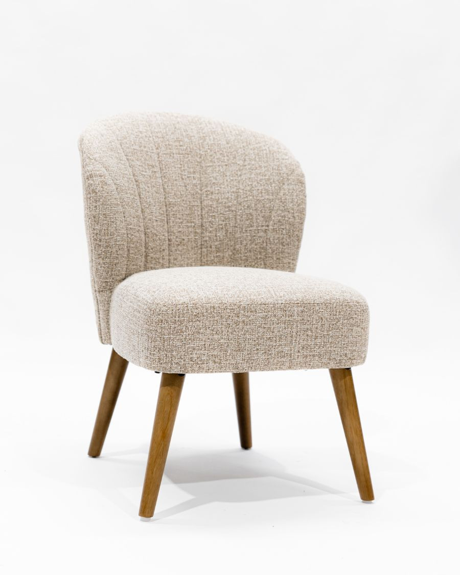 Perla - Silla de comedor en tejido beige de diseño curvado