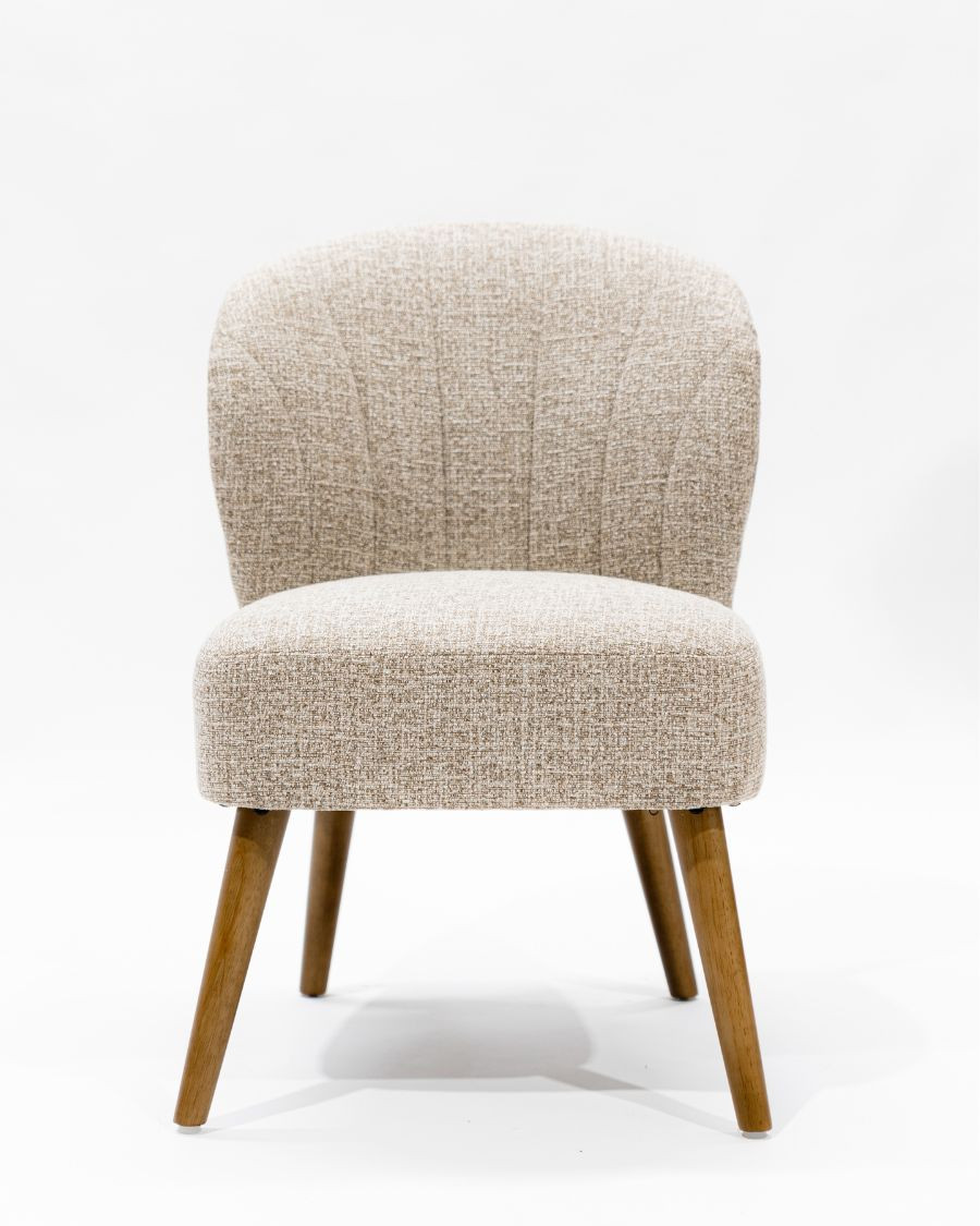 Perla - Chaise de repas en tissu beige au design incurvé