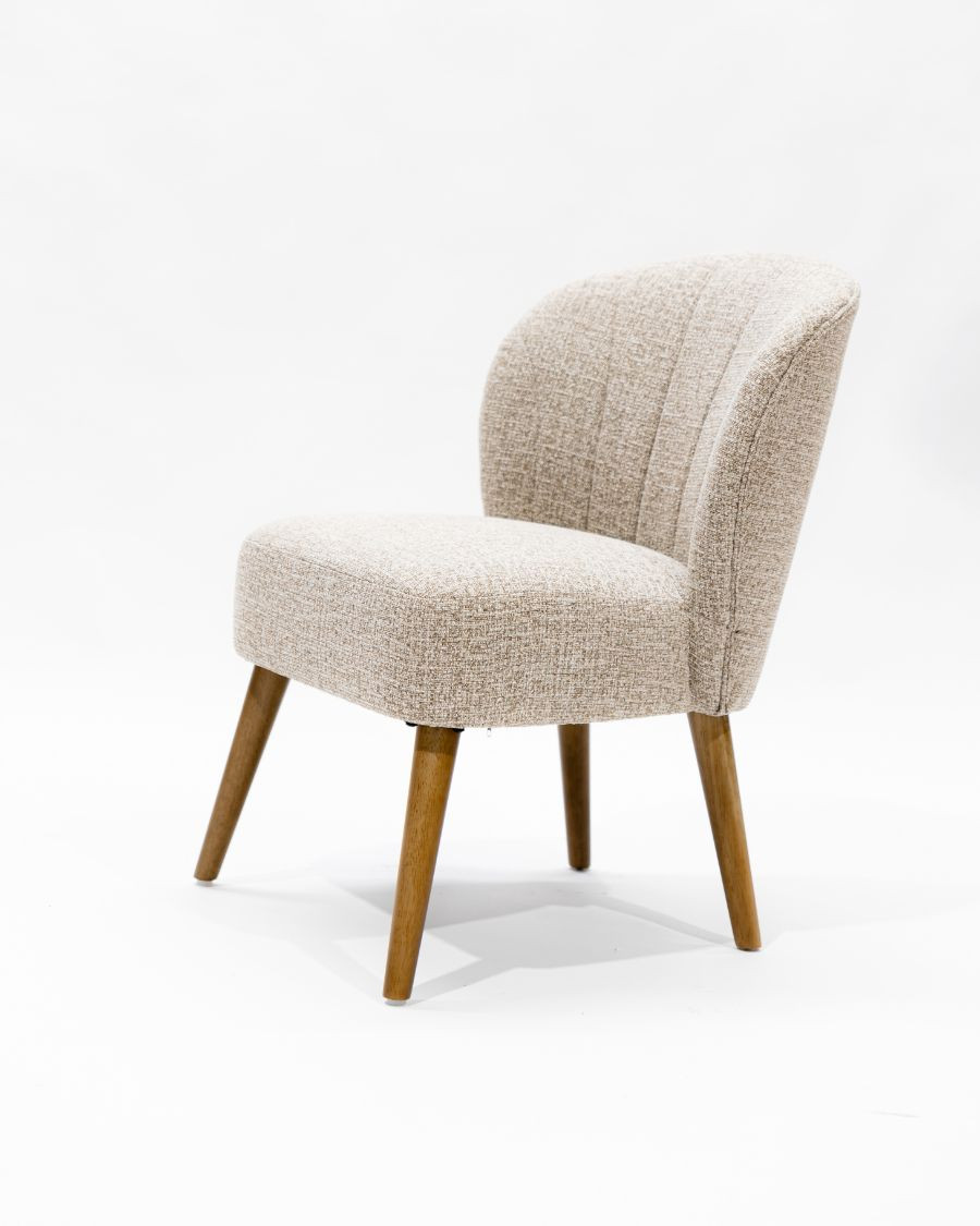 Perla - Chaise de repas en tissu beige au design incurvé