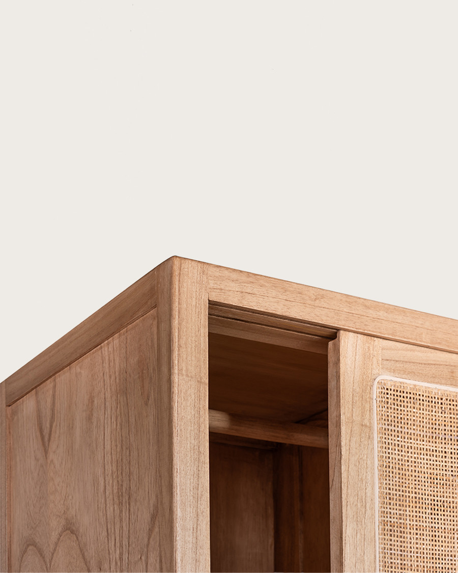 Tiraya - Armoire portes coulissantes en bois de Mindi et rotin naturel