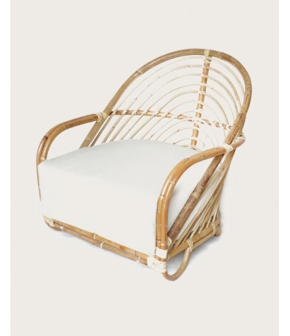 Gaia - Sillón de ratán tejido y cojín blanco