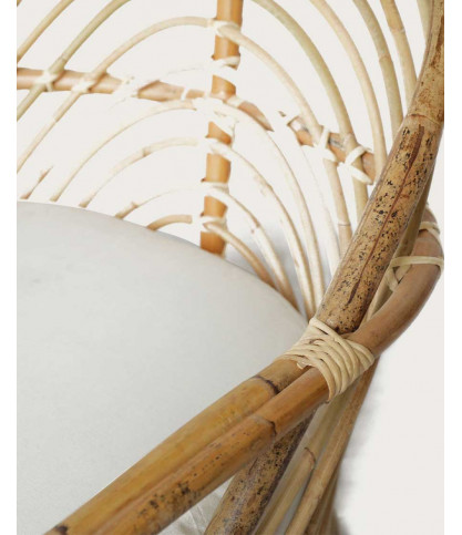 Gaia - Geweven rotan fauteuil met wit kussen